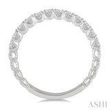 1/2 Ctw Lattice Round Cut Diamond Wedding Band in 14K White Gold