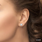 3/4 Ctw Round Cut Diamond Stud Earrings in 14K White Gold