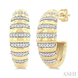 1/4 Ctw Ribbed Swirl Round Cut Diamond Fashion Half Hoop Earrings in 10K Yellow Gold